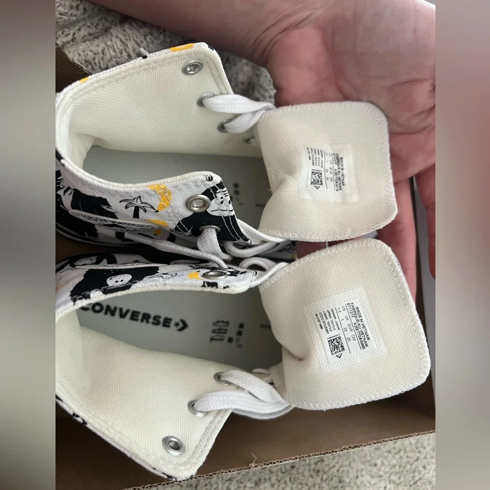 Converse Kids High-Top Sneakers -gorillas & bananas  🦍 🍌